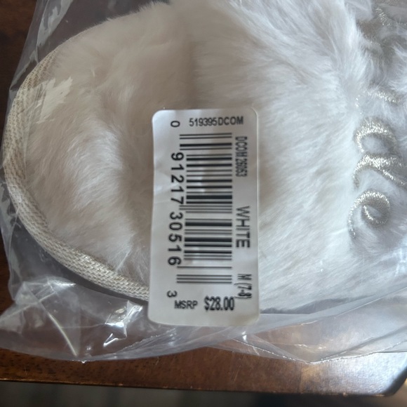 Bride To Be fur slippers - Picture 4 of 6